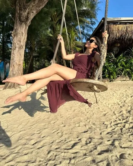 mouni-roy-disha-patani-thailand-tour-vacation