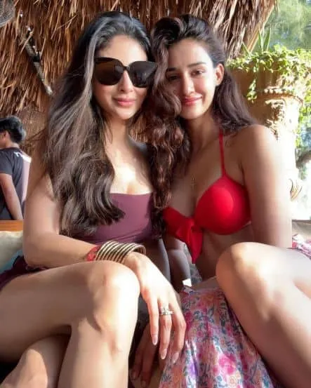 mouni-roy-disha-patani-thailand-tour-vacation