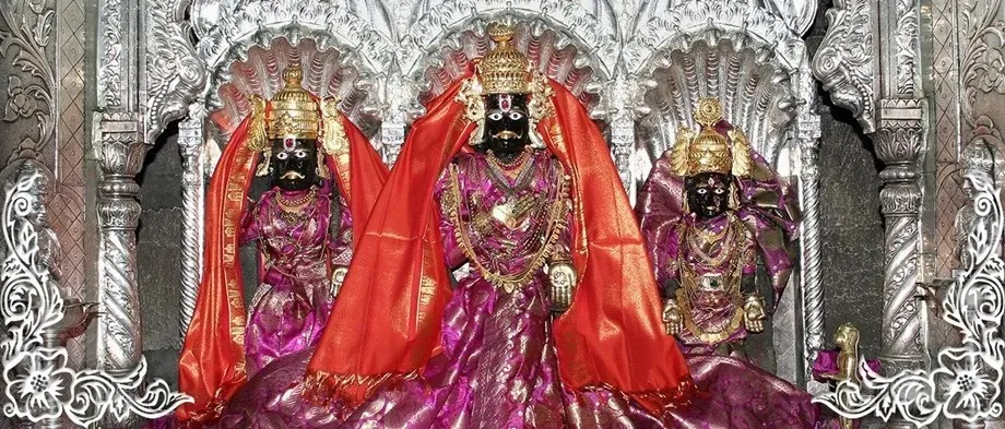 The Kala Ram temple derives its name from a black statue of the Lord — Kala Ram translates literally to “Black Ram”. 