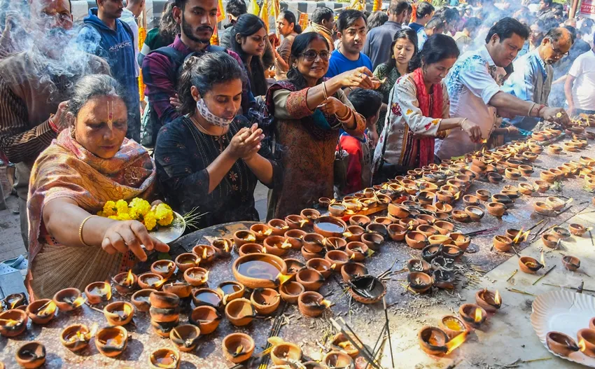 devotees gathered in temples