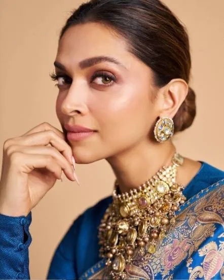 Deepika Padukone First Movie Om Shanti Om Voice Was Dubbed By Mona Ghosh Shetty Is Deepika Born In India Unknown Facts