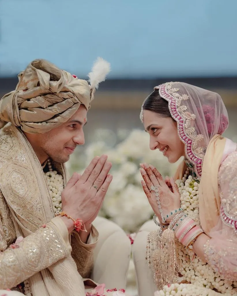 Kiara Advani Sidharth Malhotra photos marriage anniversary gujarati news