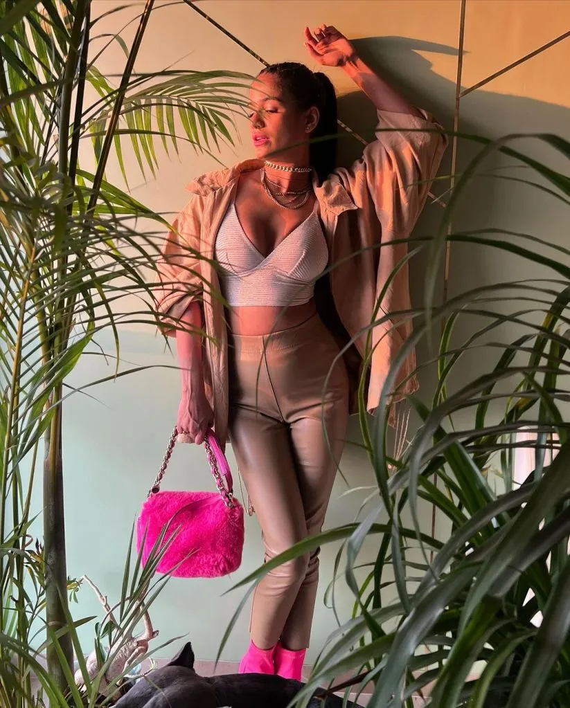 Poonam Pandey Photos passed away cause of death celebrity updates gujarati news