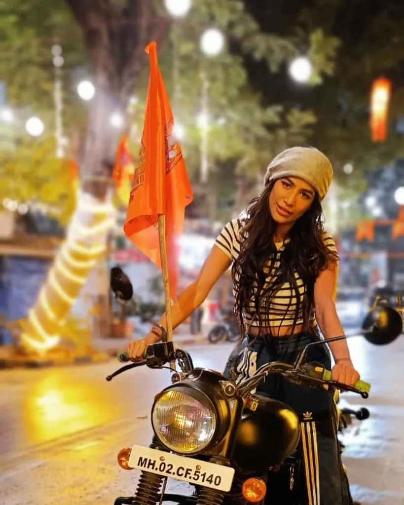 Poonam Pandey Photos passed away cause of death celebrity updates gujarati news