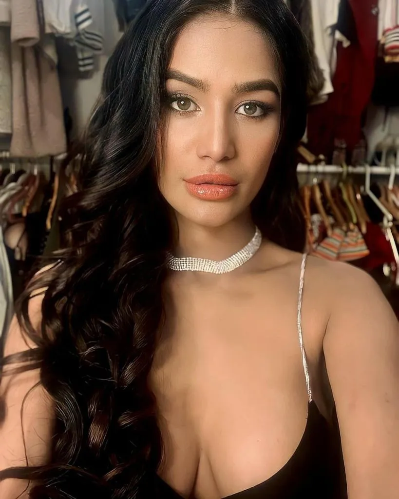 Poonam Pandey Photos passed away cause of death celebrity updates gujarati news