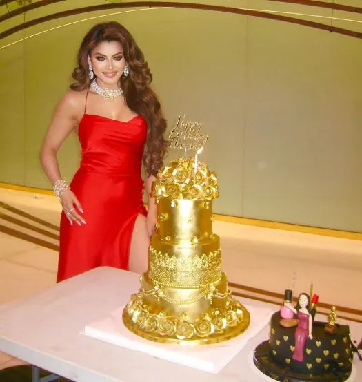 Urvashi-Rautela-birthday-photo
