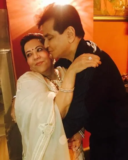 shahrukh khan akshay kumar suniel shetty jitendra sanjay kapoor wife work profile and net worth