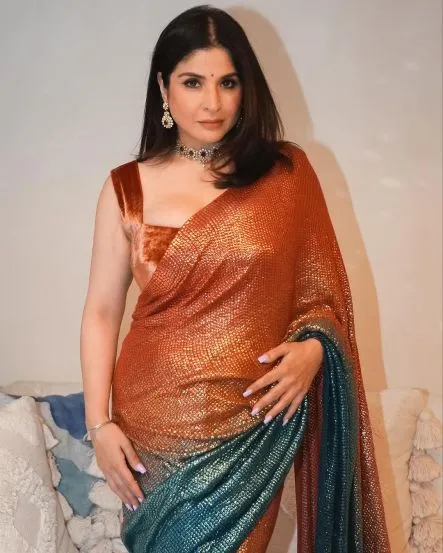 shahrukh khan akshay kumar suniel shetty jitendra sanjay kapoor wife work profile and net worth