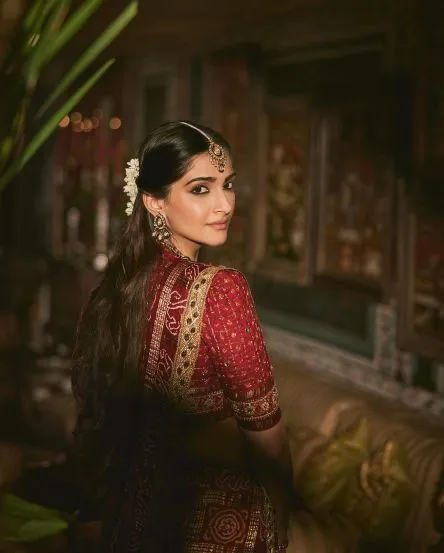 Sonam Kapoor Mom Gharchola Saree