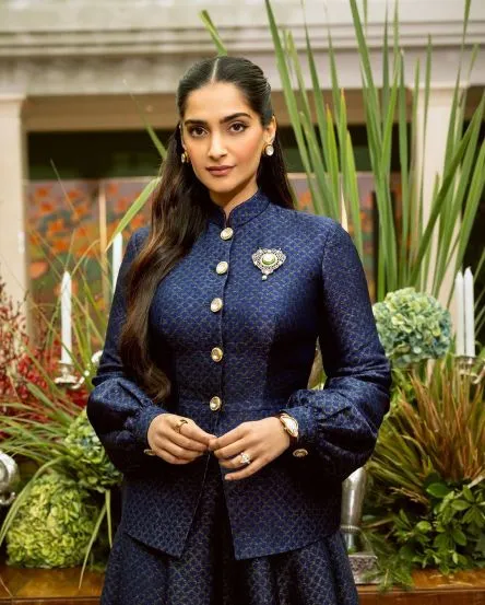 Sonam Kapoor Mom Gharchola Saree