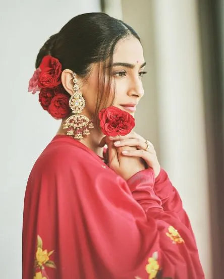 Sonam Kapoor Mom Gharchola Saree