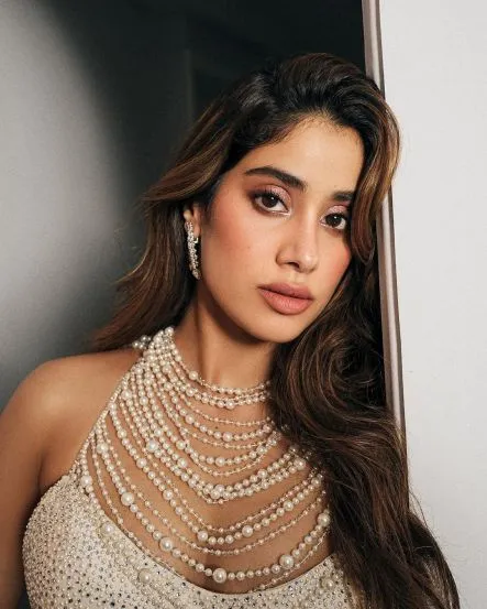 janhvi-kapoor-pearl-blouse