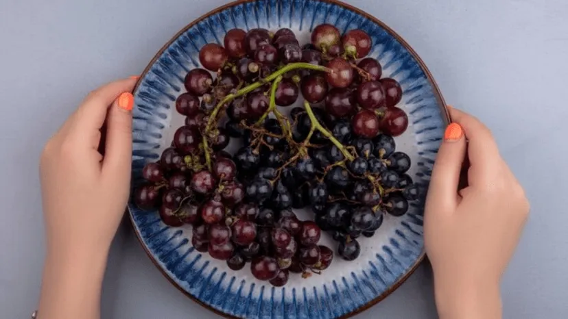 How does consuming grapes improve overall health as well as heart health