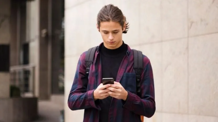 How Mobile Phone Radiation Affects Men's Fertility