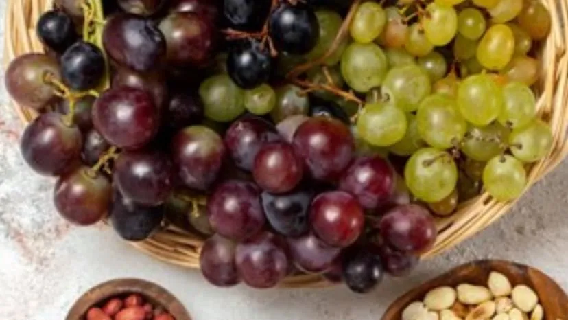 How does consuming grapes improve overall health as well as heart health