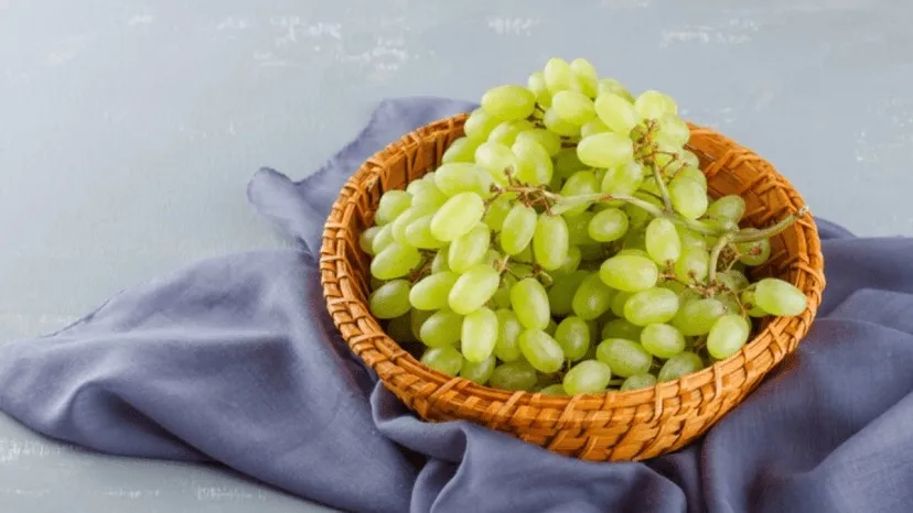 How does consuming grapes improve overall health as well as heart health