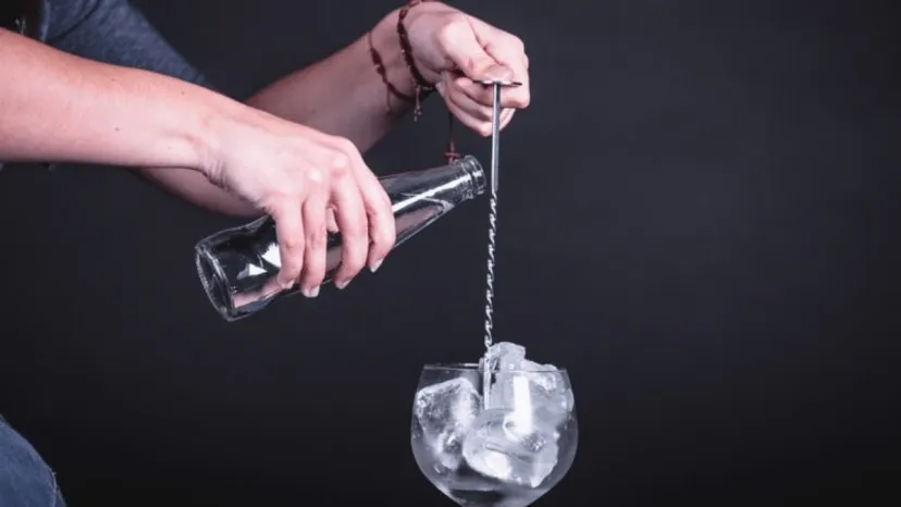 Precious evening glass the story behind why drinks are measured in pegs what does a peg mean and why alcohol is measured as 30 60 90 ml or patiala peg