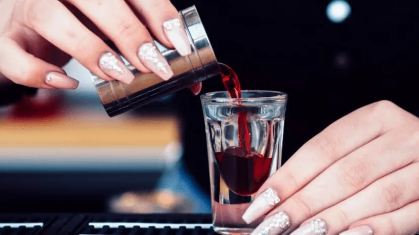 Precious evening glass the story behind why drinks are measured in pegs what does a peg mean and why alcohol is measured as 30 60 90 ml or patiala peg
