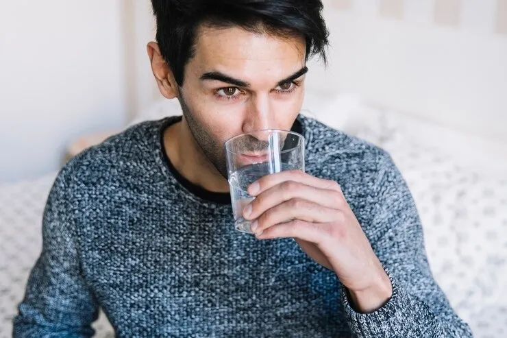 drinking-chilled-water-in-summer 