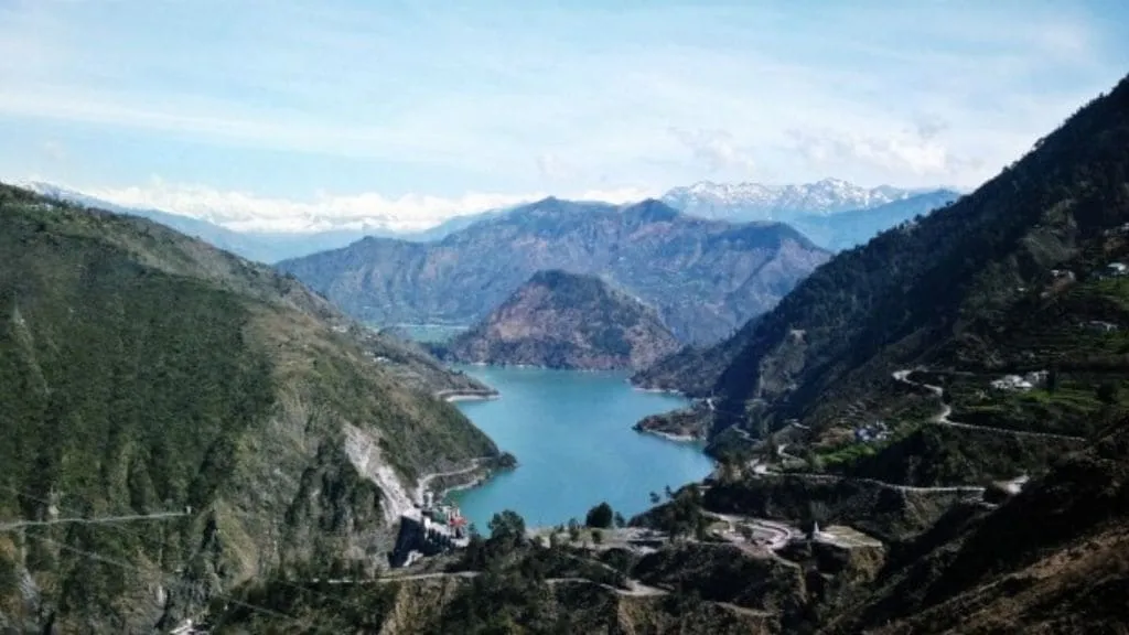 top 10 travel destinations in india | best tourist places for June July | Ladakh | Valley of Flowers | Dalhousie | Udaipur | Lonavala Coorg | summer vacation tour places