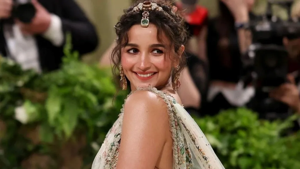 Alia Bhatt Alia Bhatt In Saree | Alia Bhatt Sabyasachi saree | Alia Bhatt Met Gala 2024 | Met Gala 2024