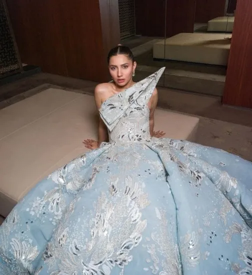 Mahira Khan Swept Floors