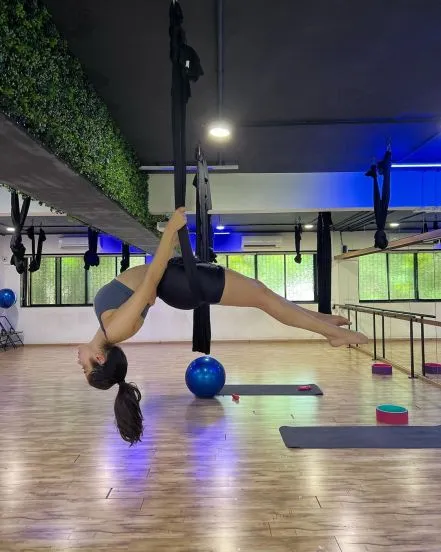 bollywod-actresses-love-yoga