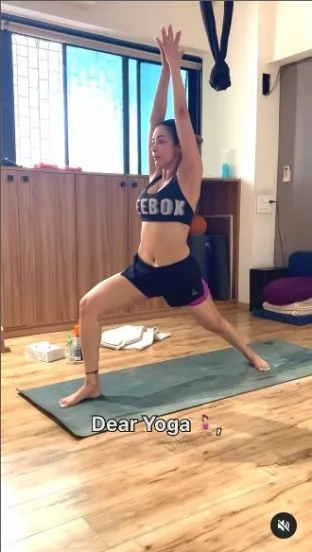 bollywod-actresses-love-yoga