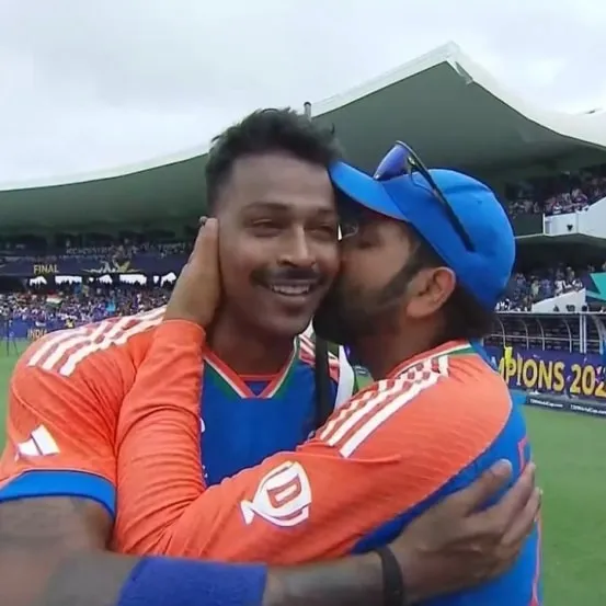 Rhit Sharma kissed Hardik Pandya