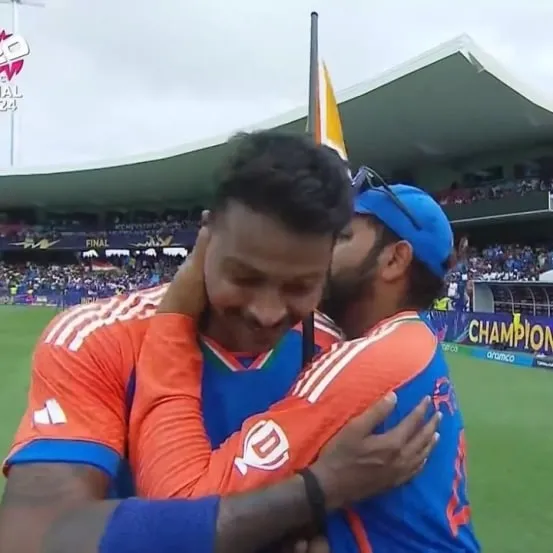 Rhit Sharma kissed Hardik Pandya 