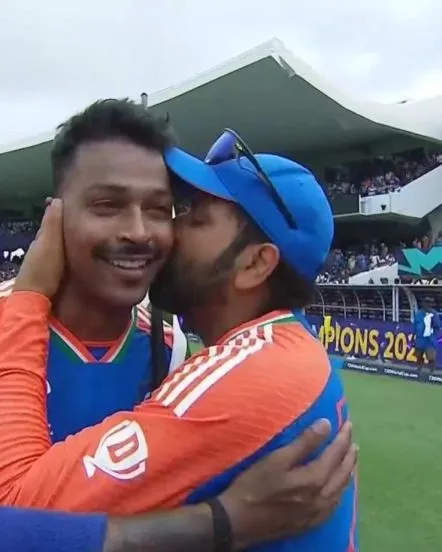 Rhit Sharma kissed Hardik Pandya 