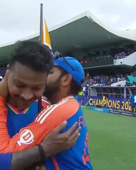 Rhit Sharma kissed Hardik Pandya