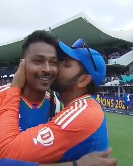 Rhit Sharma kissed Hardik Pandya