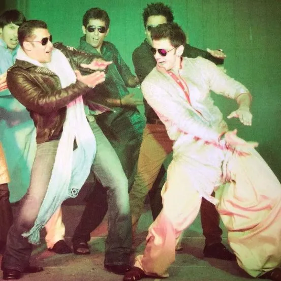 sonakshi-sinha-zaheer-iqbal-salman-khan