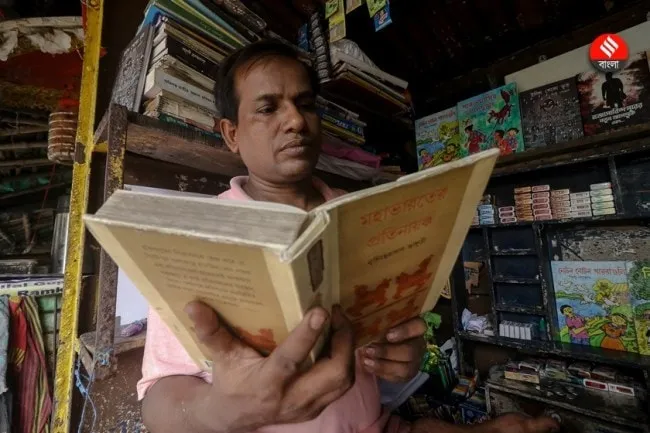 pan seller has written thousands of stories, one novel after another, while sitting in shop