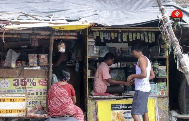 pan seller has written thousands of stories, one novel after another, while sitting in shop