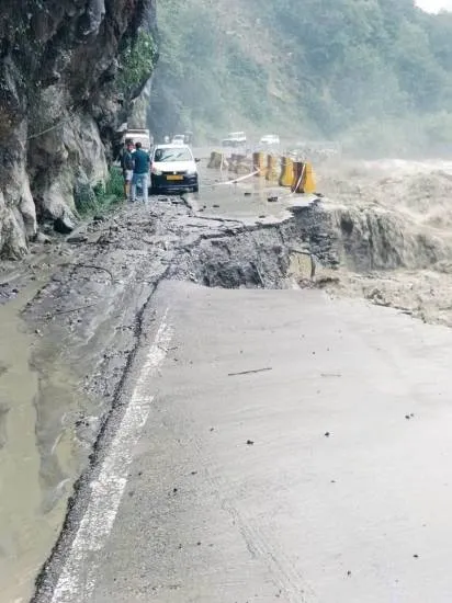 Uttarakhand Cloudbursts news in Hindi