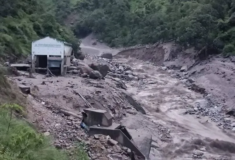 Himachal Pradesh Cloudbursts news in Hindi