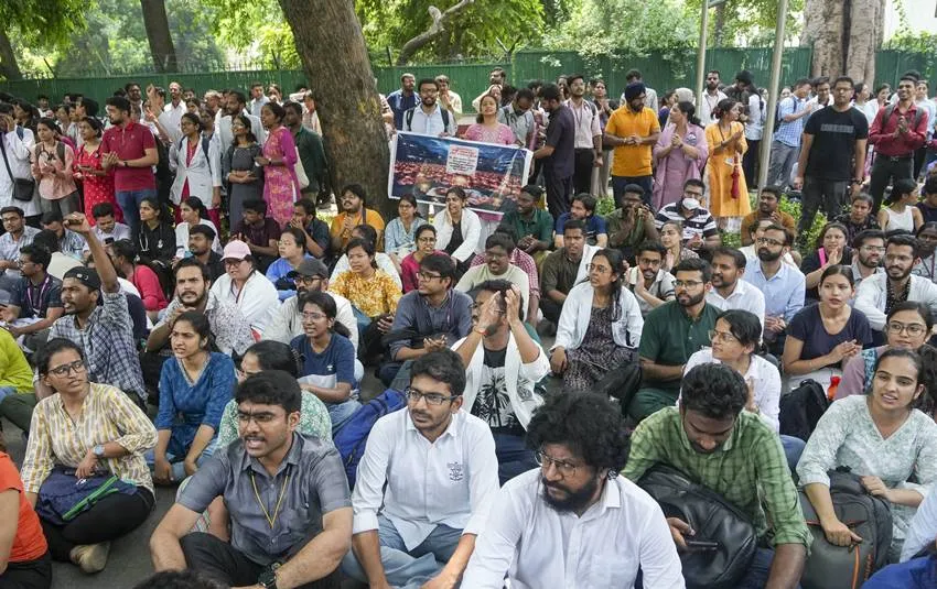Kolkata rape-murder case Doctor's father has a torn page of daughter's diary