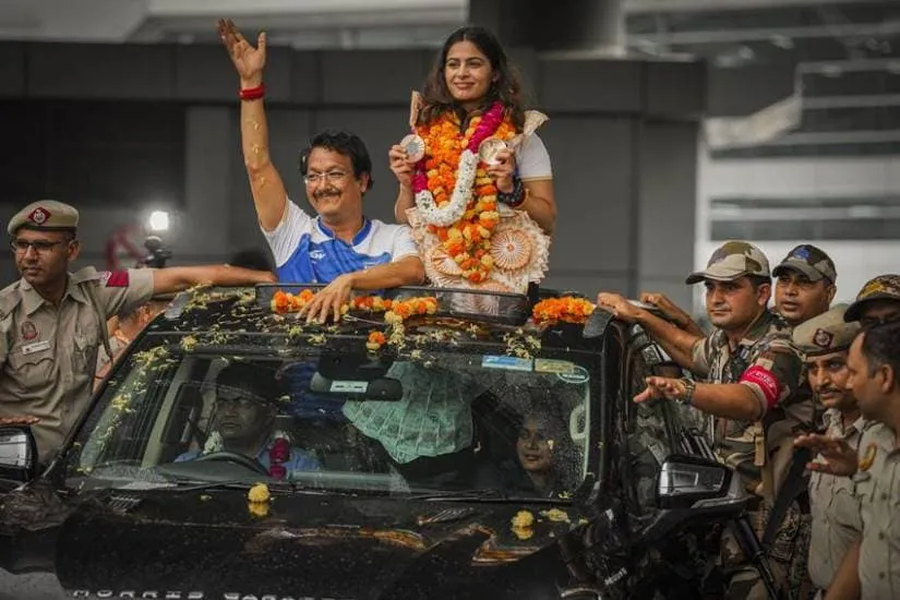 Manu Bhaker Delhi Airport Pictures