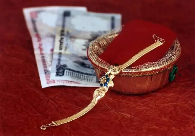 never give these gifts your sister on Rakhi day