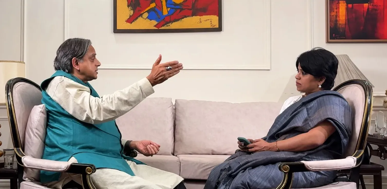 Shasi Taroor-Liz Mathew Varthamanam