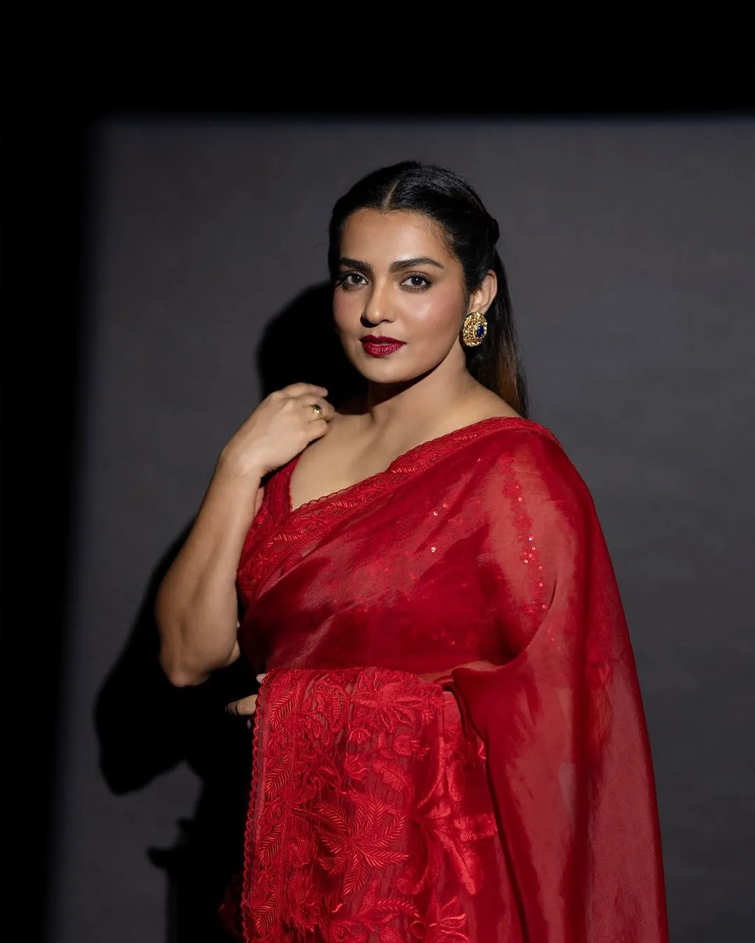 Parvathy Thiruvothu Red Saree