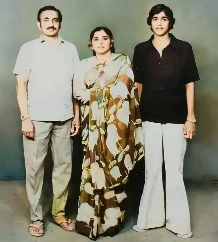 Mohanlal with his father and mother
