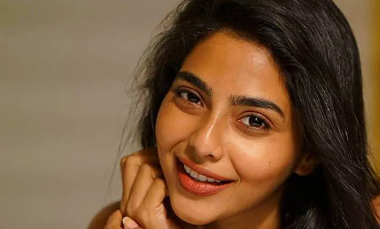 Aishwarya Laksmi, Njandukalude Nattil Oridavela