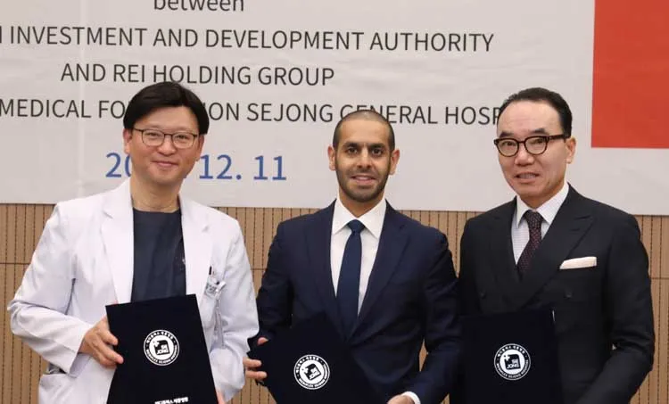 HE Marwan bin Jassim Al Sarkal, Soon bong Hong and Jinsin Park during the MoU signing ceremony in Seoul, South Korea