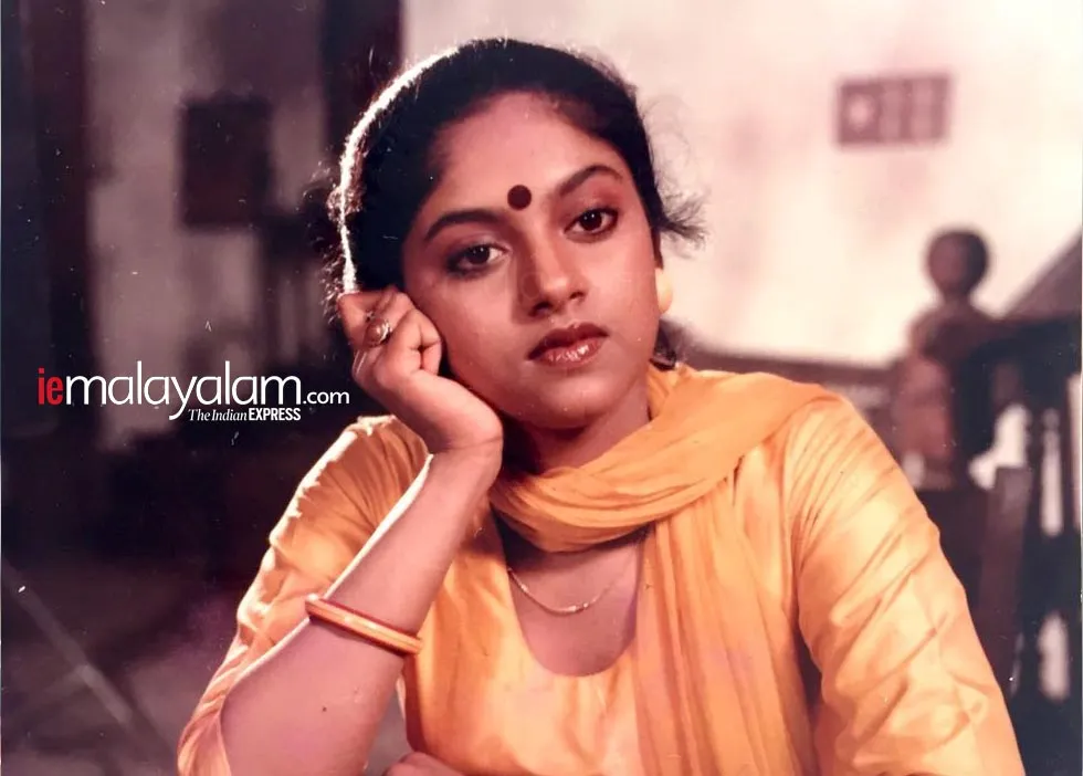 Nadia Moidu in Nokkethadoorathu Kannum Nattu