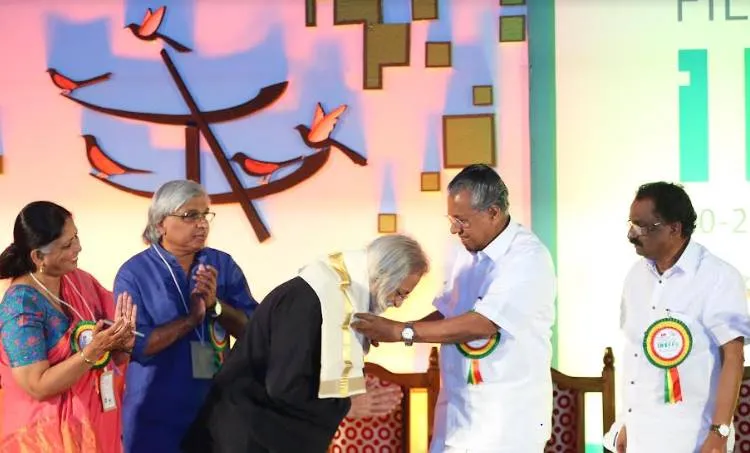Anand Patwardhan receives L:ifetime Achievement Award from Pinarayi Vijayan