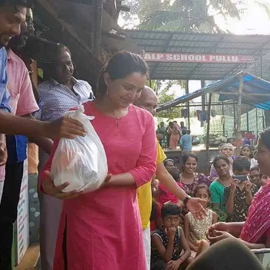 Rebuilding Kerala Manju Warrier at Pullu Relief Camp 7