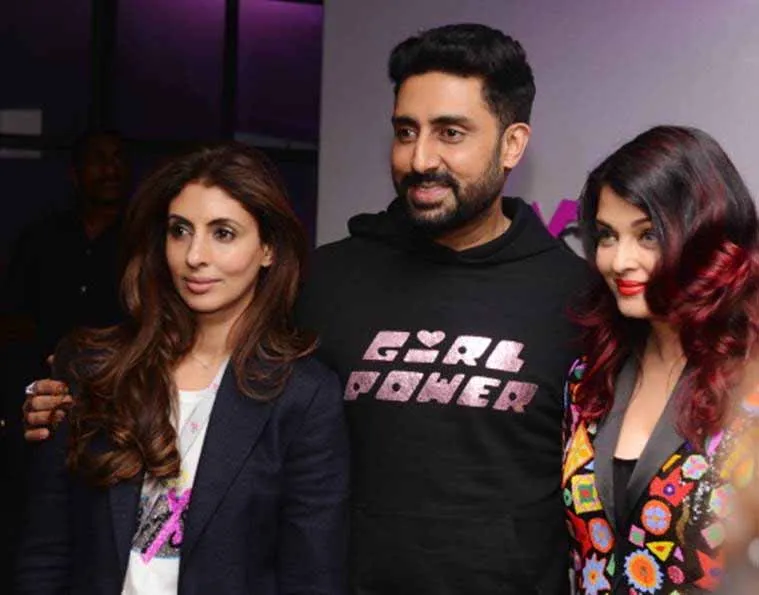 Abhishek Bachchan strikes a pose with sister Navya Nanda and Aishwarya Rai Bachchan Photo credit Amitabh Bachchan blog